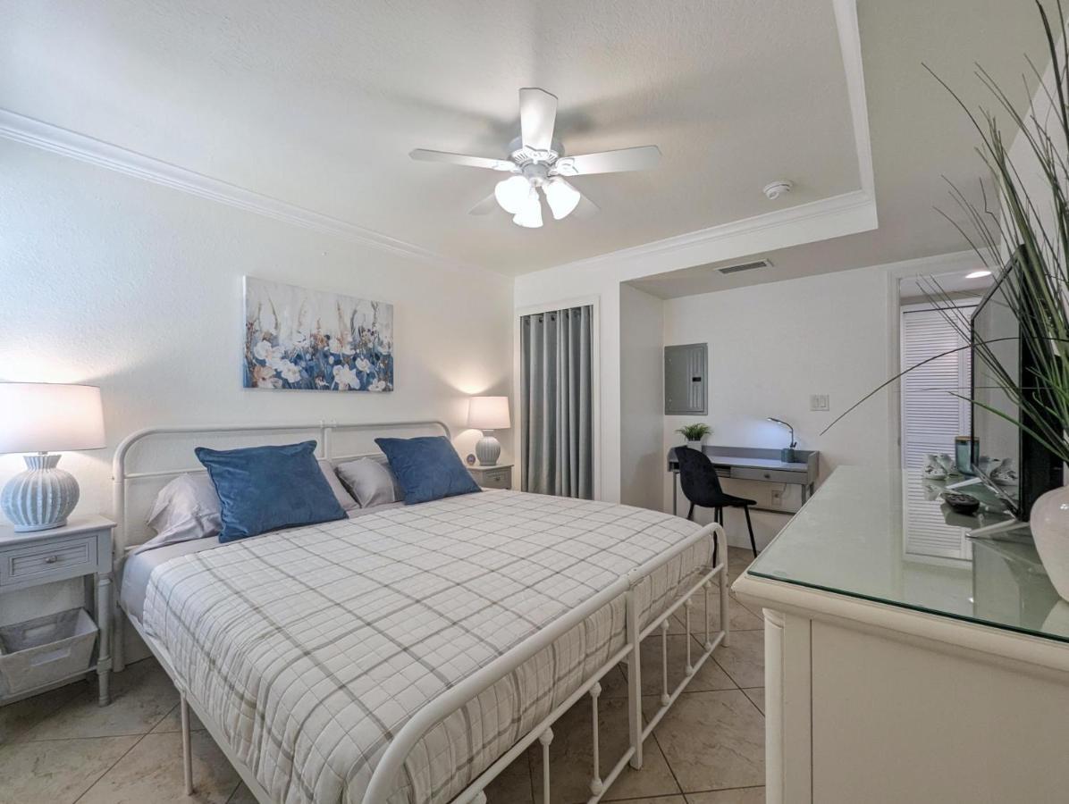 2 Bed-1 Bath With Sunroom, Private Pool And Beach Access! Clearwater Beach Exterior photo