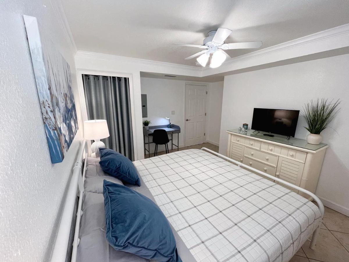 2 Bed-1 Bath With Sunroom, Private Pool And Beach Access! Clearwater Beach Exterior photo