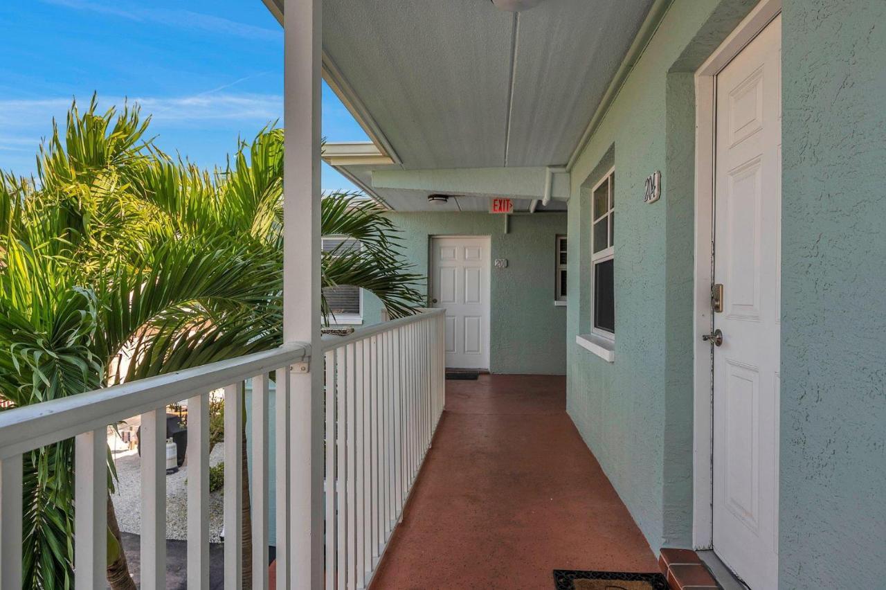 2 Bed-1 Bath With Sunroom, Private Pool And Beach Access! Clearwater Beach Exterior photo