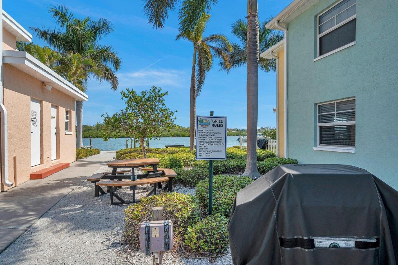 2 Bed-1 Bath With Sunroom, Private Pool And Beach Access! Clearwater Beach Exterior photo