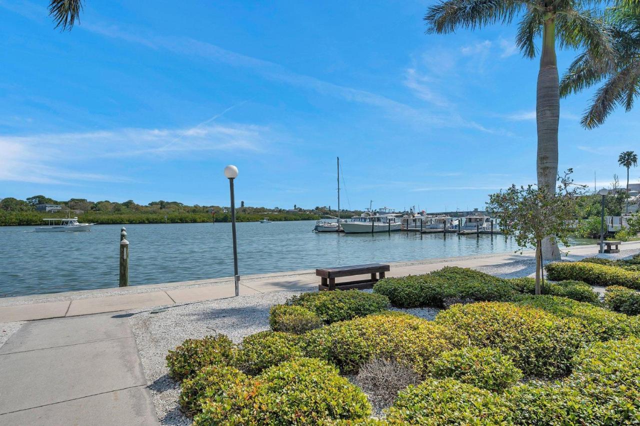 2 Bed-1 Bath With Sunroom, Private Pool And Beach Access! Clearwater Beach Exterior photo